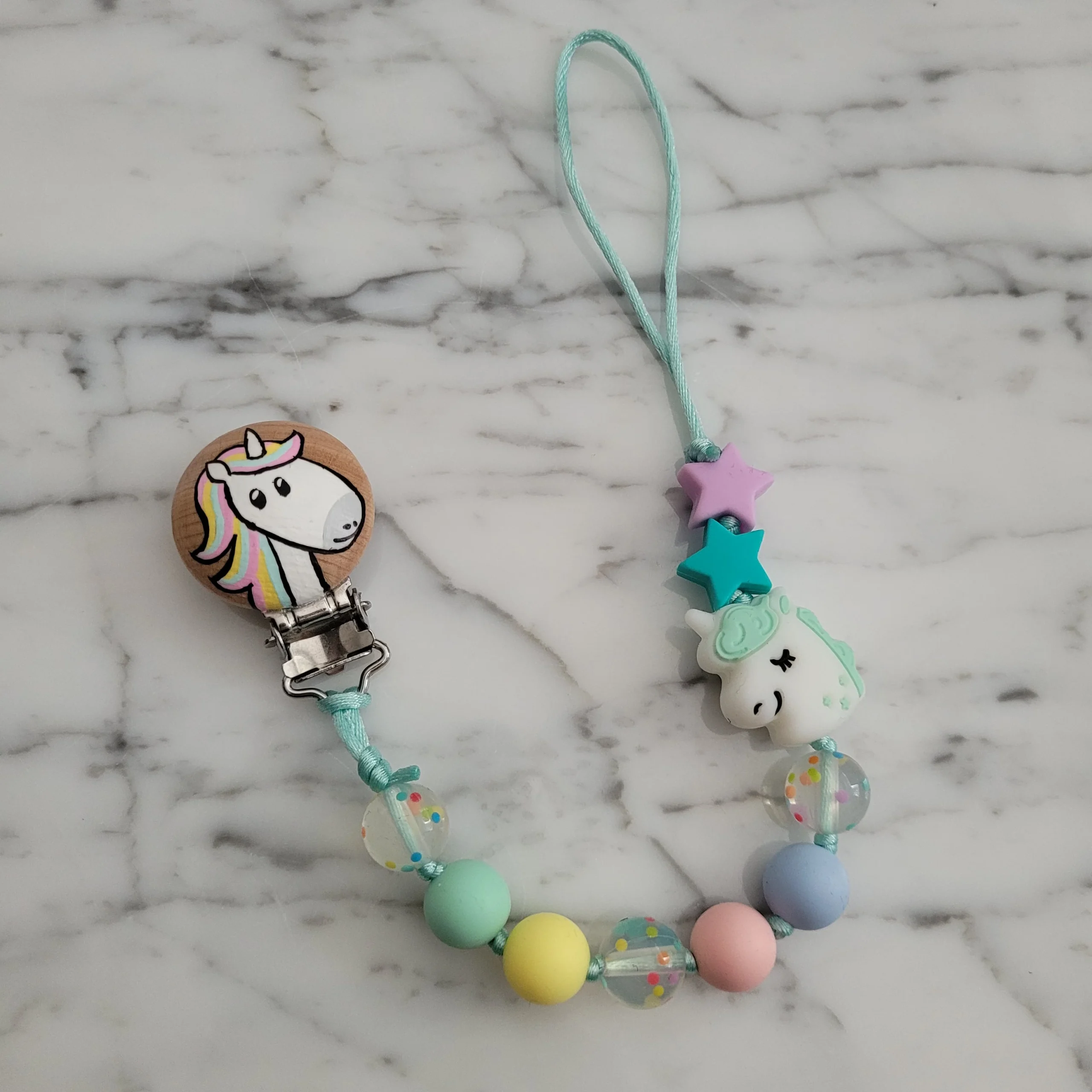 Attache-suce LICORNE, multicolore, perles de silicone, Cadeau d'anniversaire – Image 2