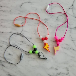 Pendentif ÉCLAIR, BRILLE DANS LE NOIR, collier pour enfant