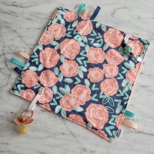 Mini doudou étiquettes FLEURIE, mini doudou, doudou sensorielle, bille de dentition, accessoire pour bébé, cadeau de shower