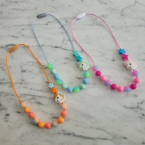 Collier pour enfant LICORNE, Brille dans le noir