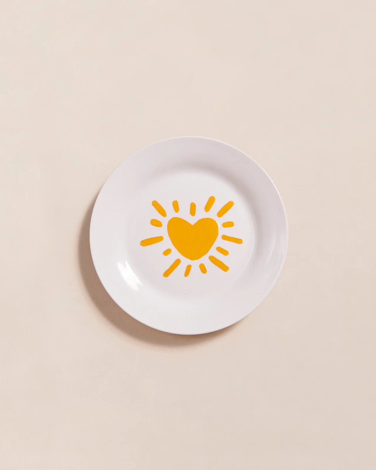 L'assiette Cœur solaire jaune en porcelaine - 19 cm