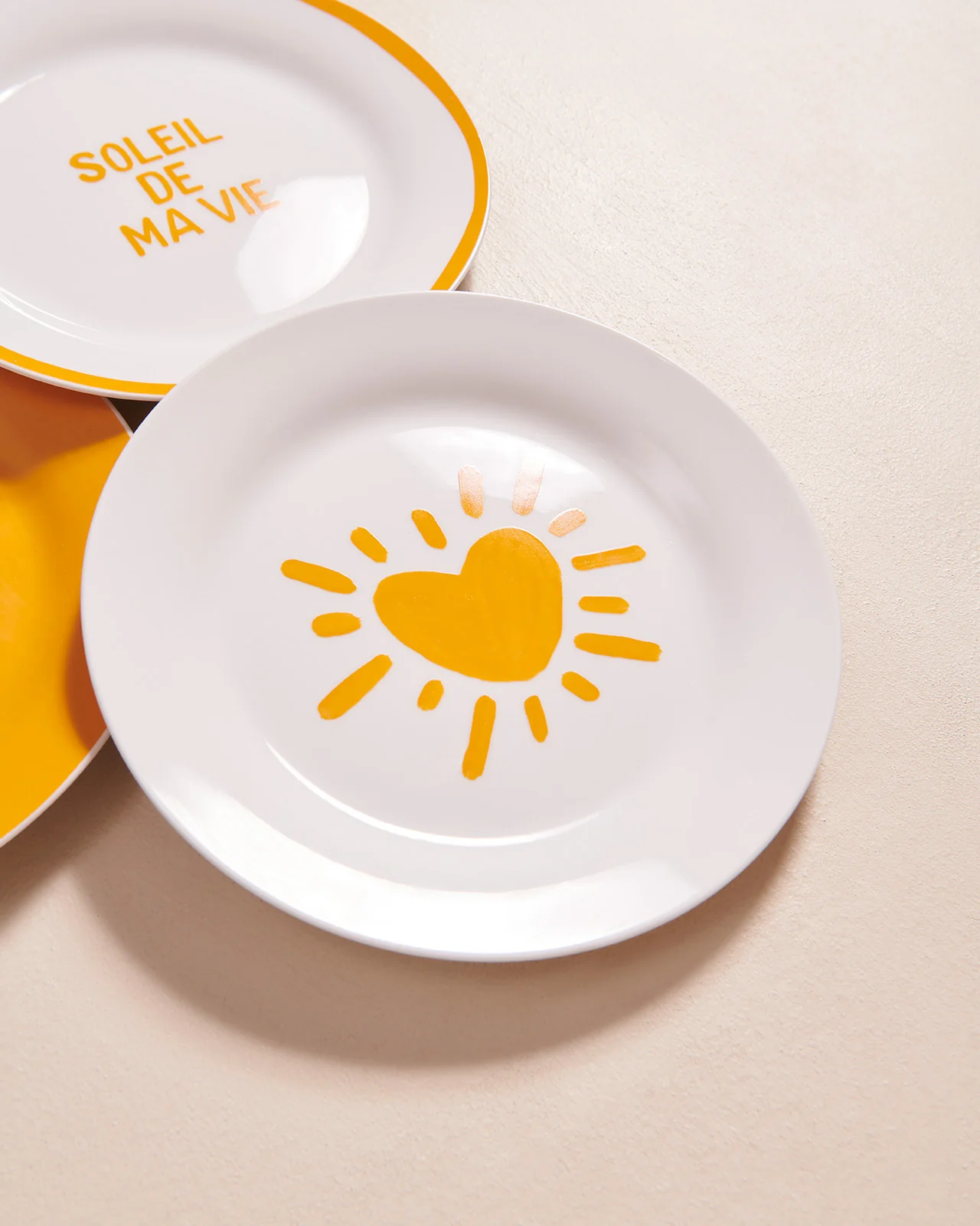 L'assiette Cœur solaire jaune en porcelaine - 19 cm – Image 2