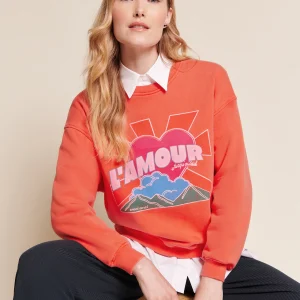 Le sweat L'amour jusqu'au ciel en coton bio - garment dye orange