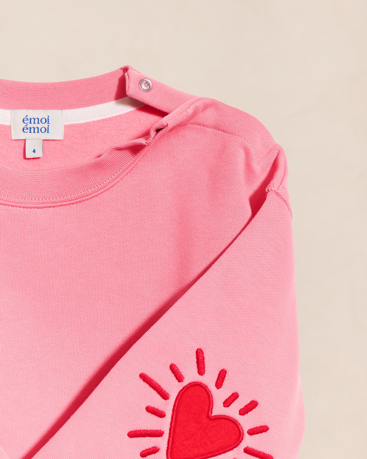 Le sweat Coeur solaire enfant avec coudières en coton bio - rose – Image 9