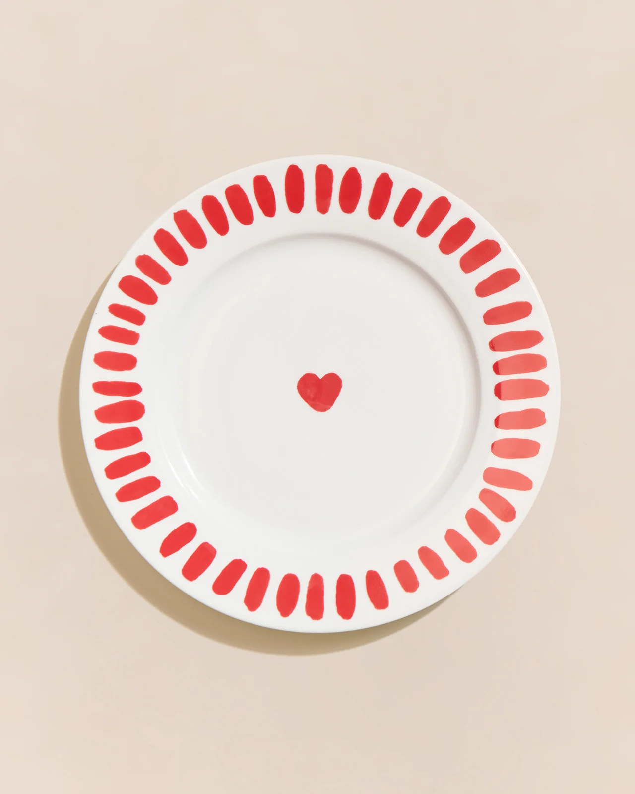L'assiette Coeur rouge en porcelaine - 26 cm