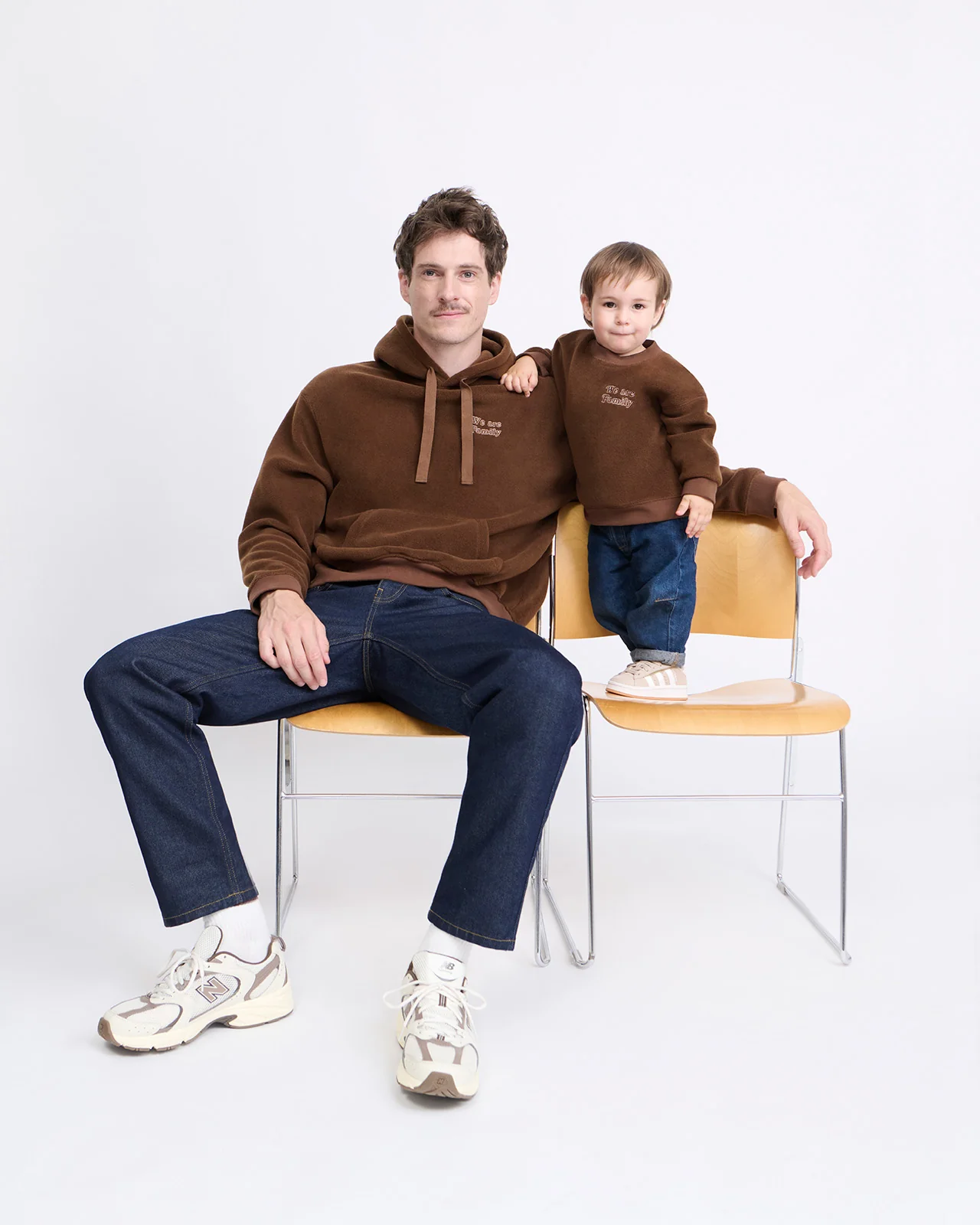 Le duo de sweats We are family en polaire recyclée - chocolat