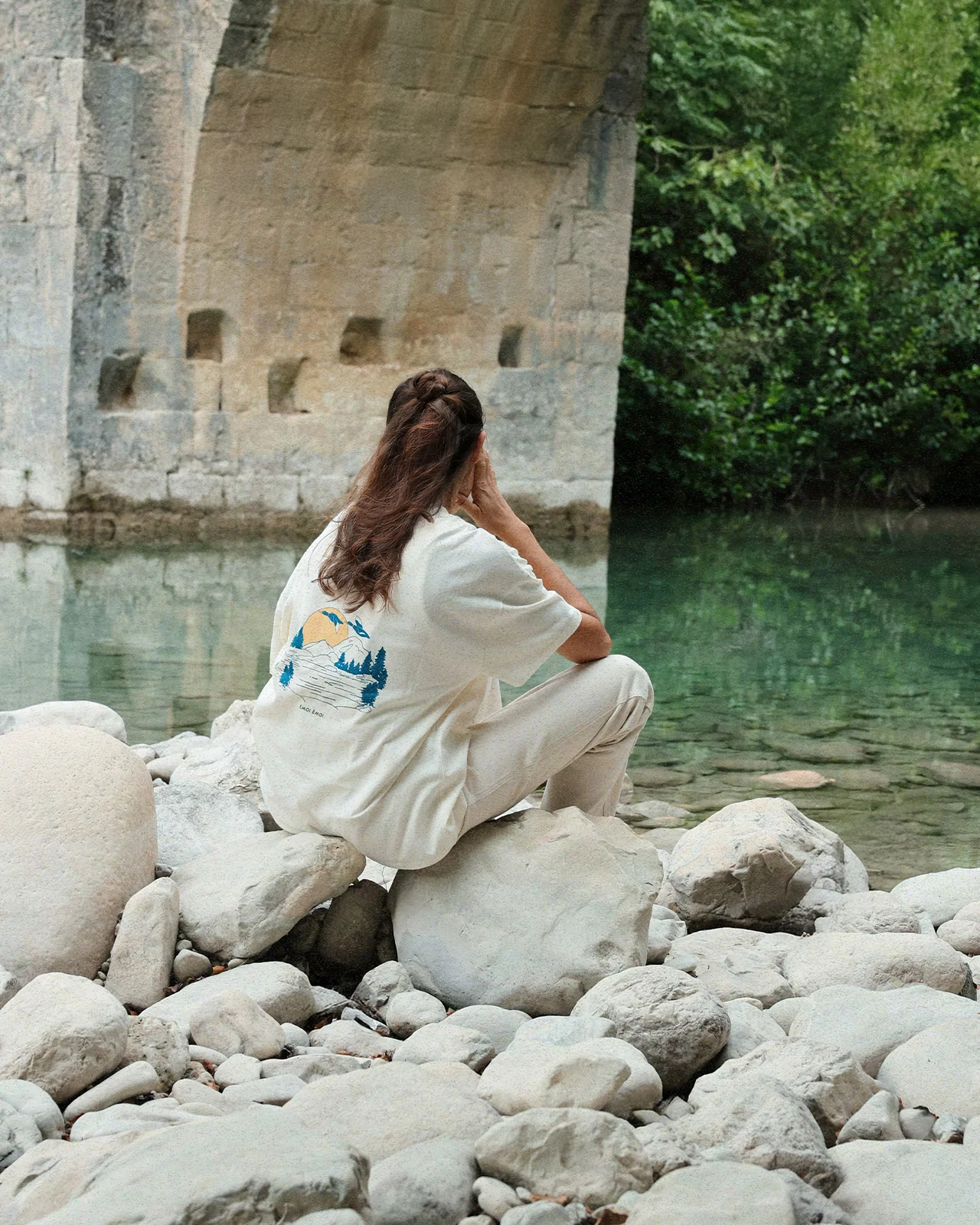 Le t-shirt Vivre d'amour et d'eau fraîche en coton bio - blanc – Image 5