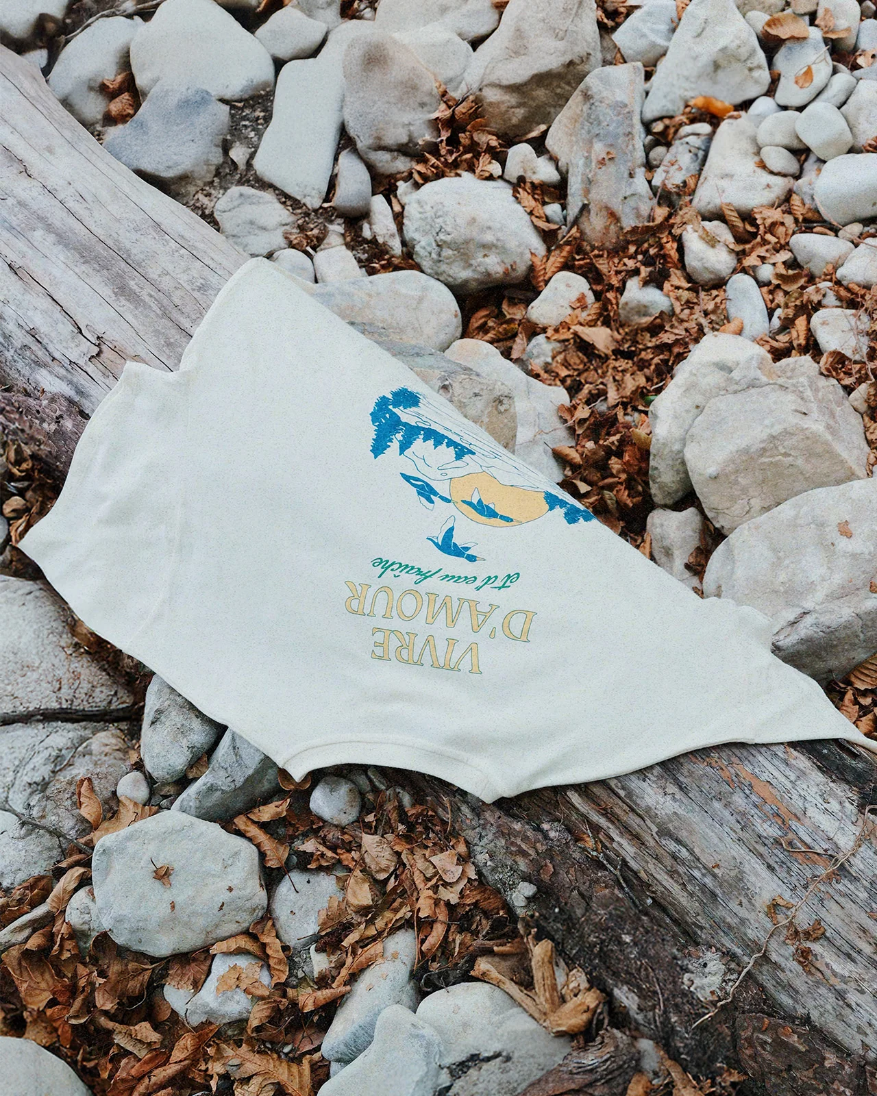 Le t-shirt Vivre d'amour et d'eau fraîche en coton bio - blanc – Image 4