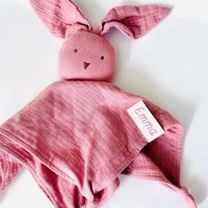 Doudou lapin rose réconfortant pour bébé personnalisée