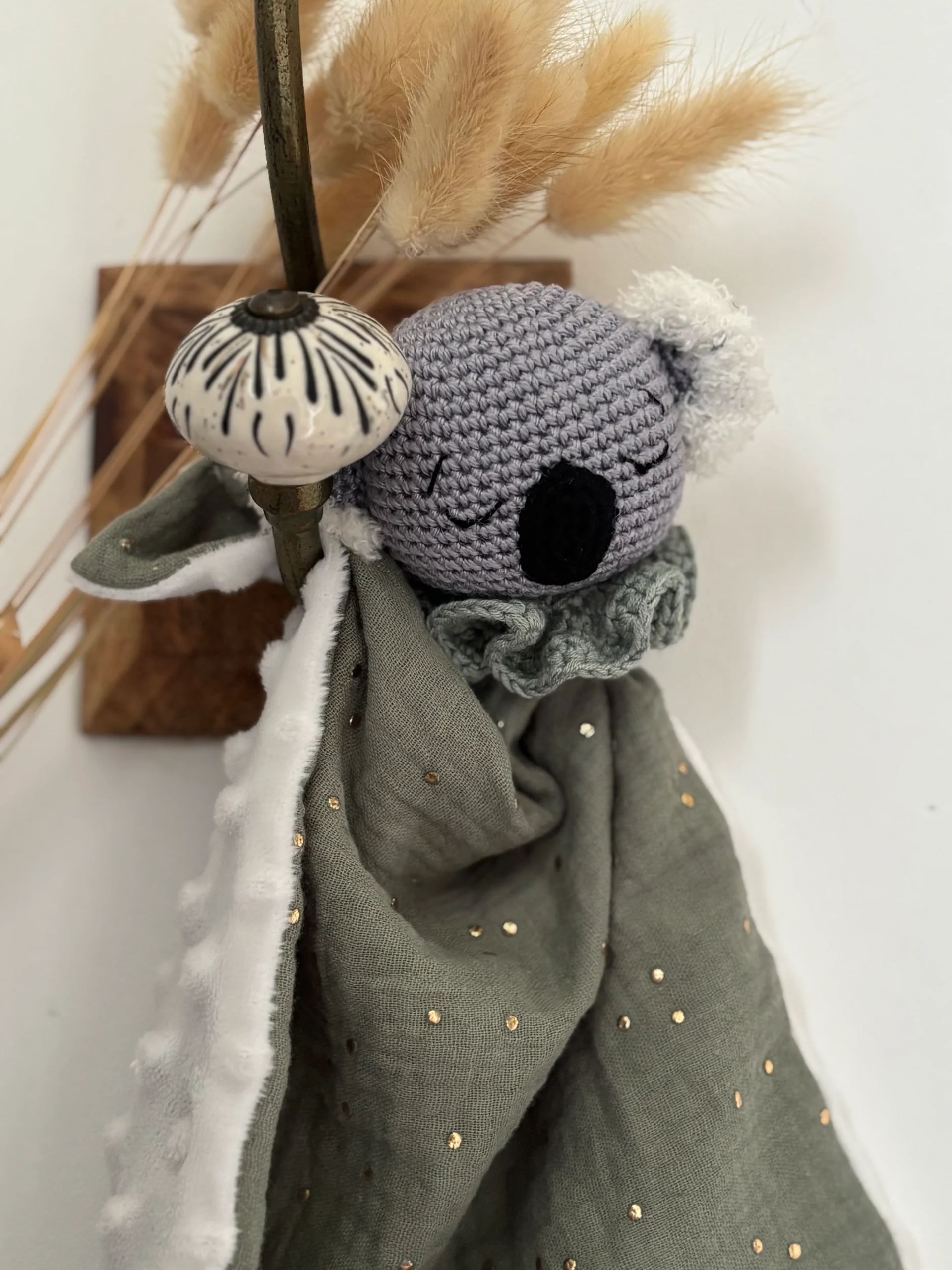 Doudou Koala - Doudou personnalisé au crochet – Image 2