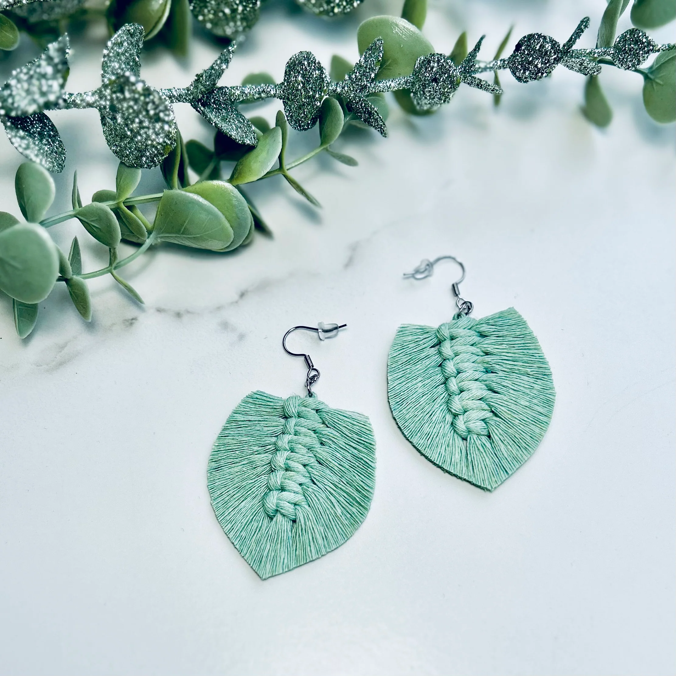 Boucles d’oreilles plume aloes – fabriquées au Québec