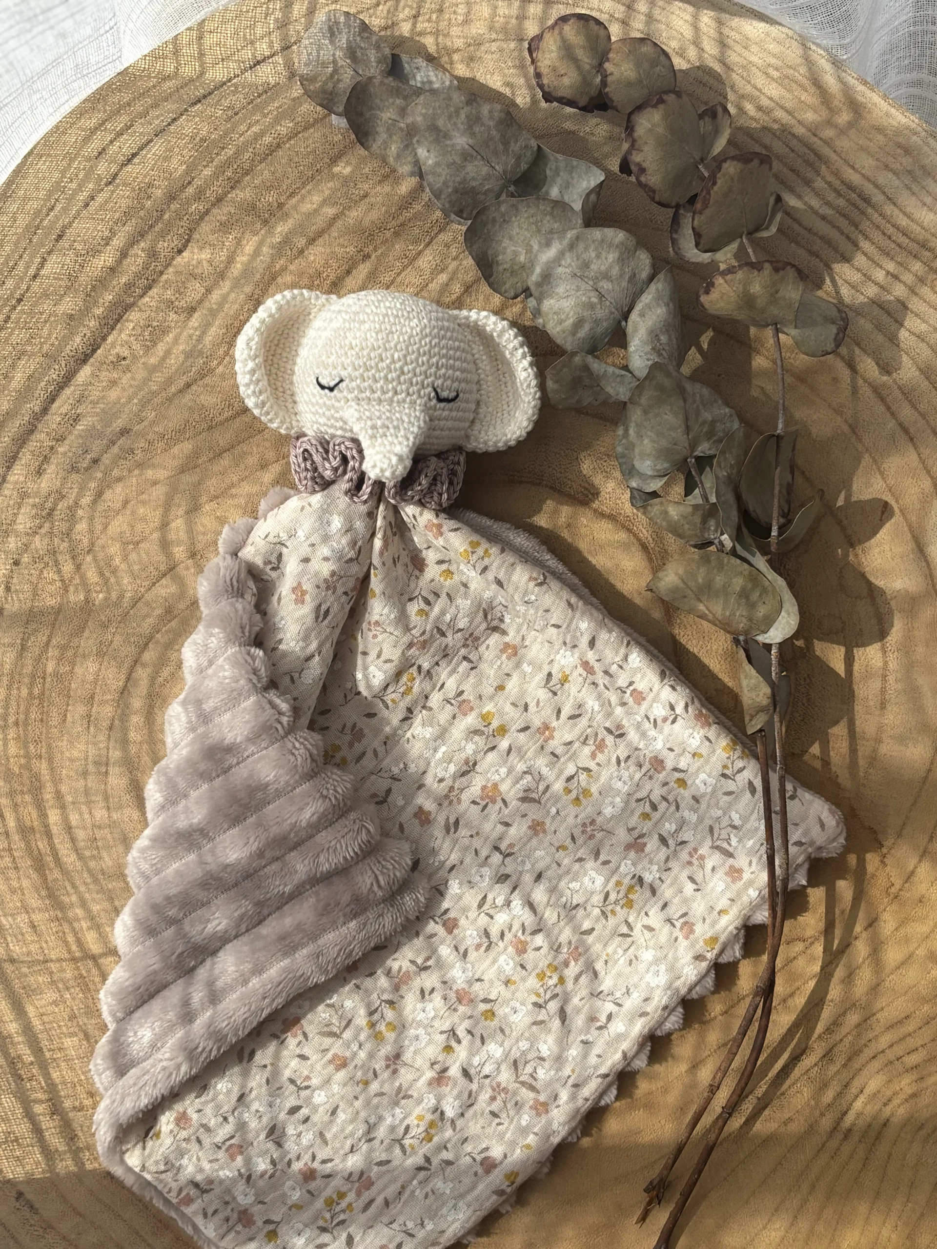 Doudou Éléphant - Doudou personnalisé au crochet – Image 2