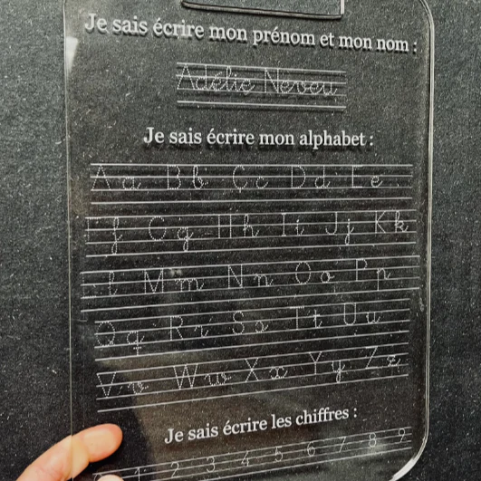 Ardoise d'apprentissage à l'écriture