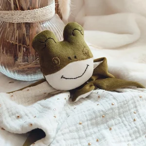 Doudou Garbo la grenouille personnalisé – Fait main avec amour