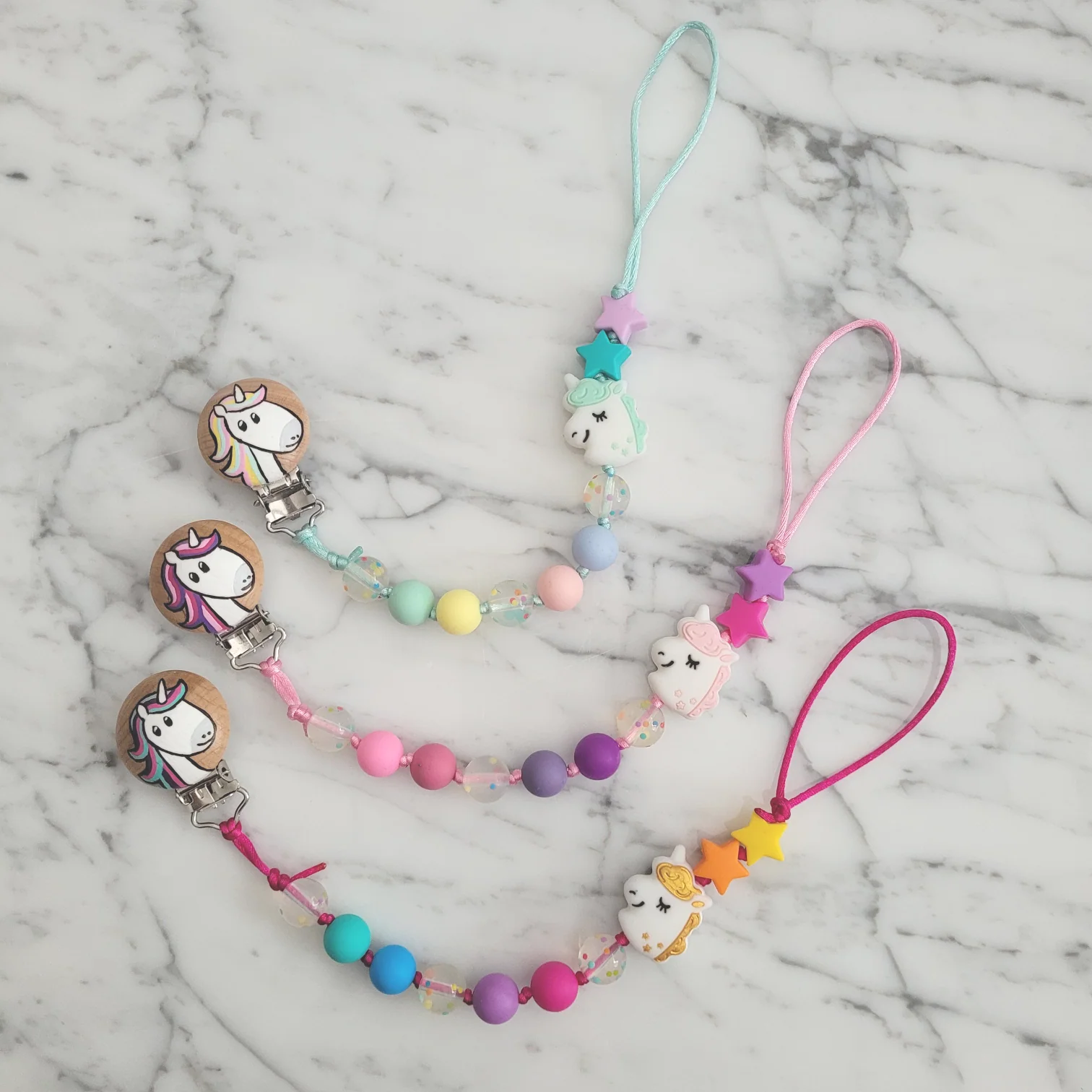 Attache-suce LICORNE, multicolore, perles de silicone, Cadeau d'anniversaire – Image 5