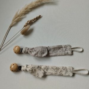 Attache tétine personnalisée en couture