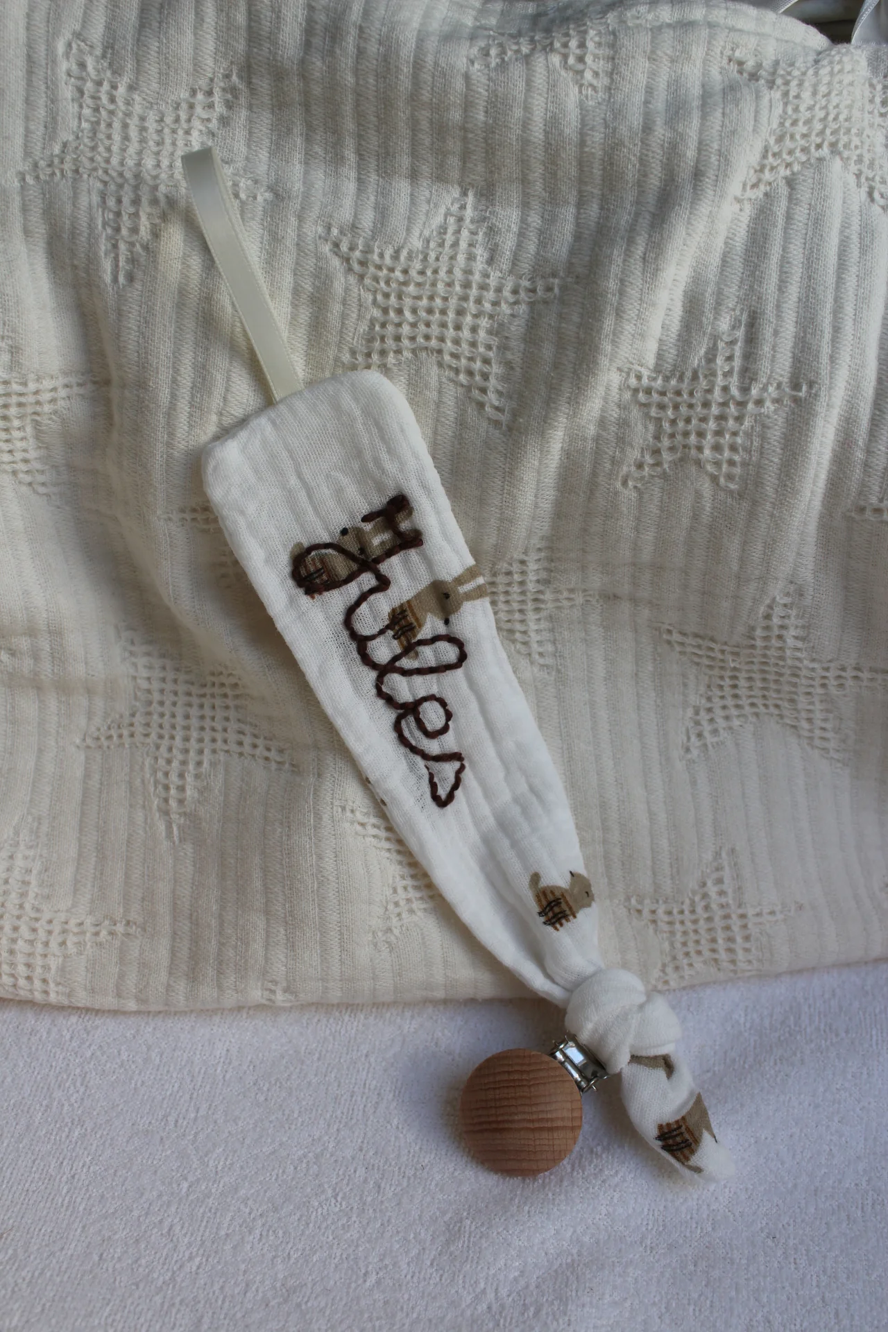 Attache tétine brodée – Image 6