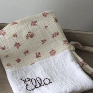 Protège-carnet de santé avec broderie