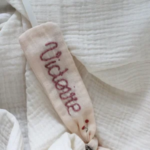 Attache tétine brodée