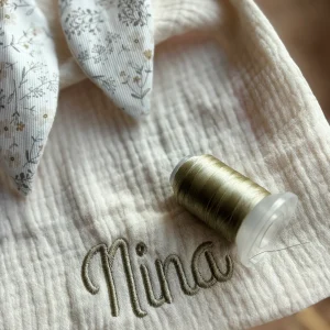 Doudou en gaz de coton prénom personnalisable