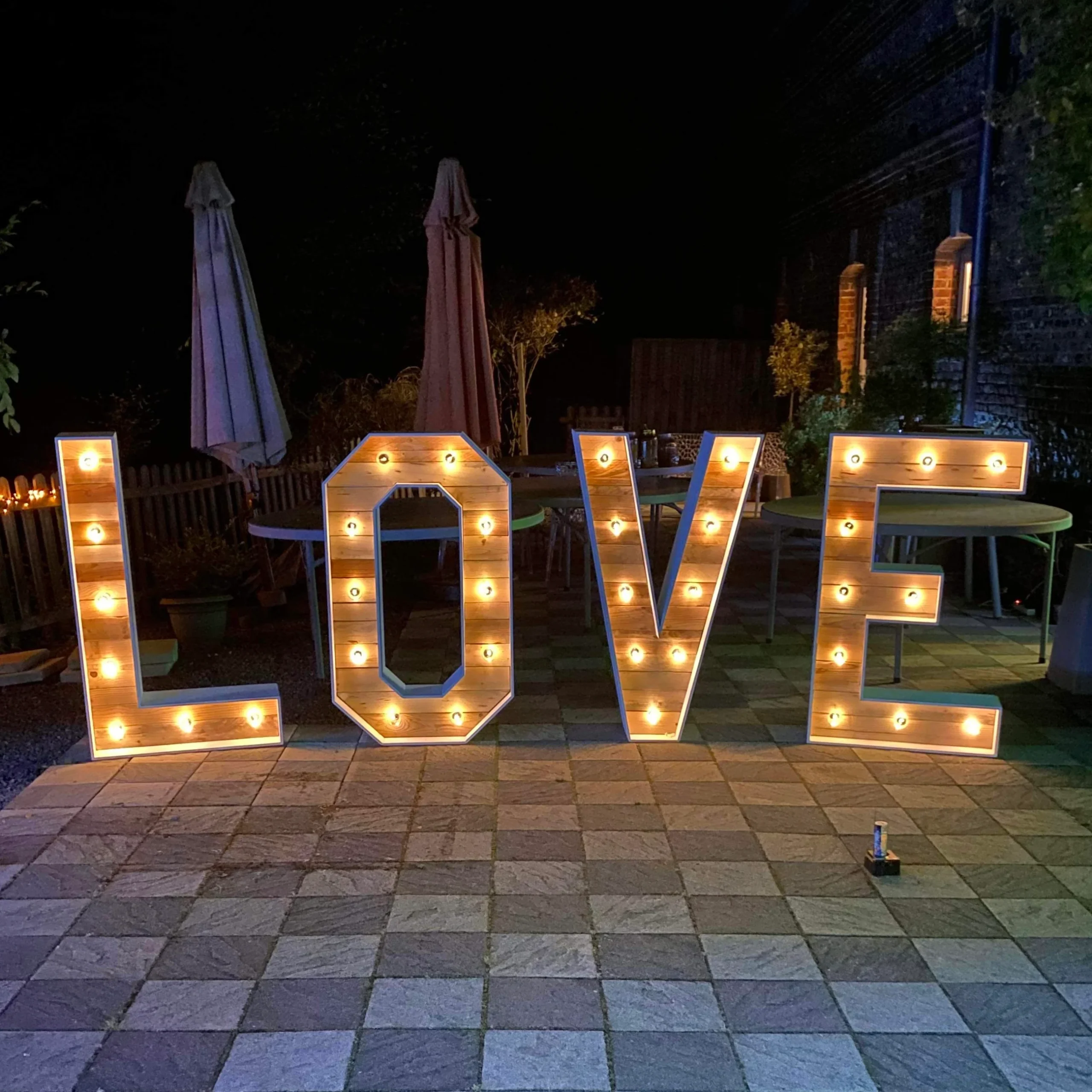 LOVE lumineux géant à louer – Image 3