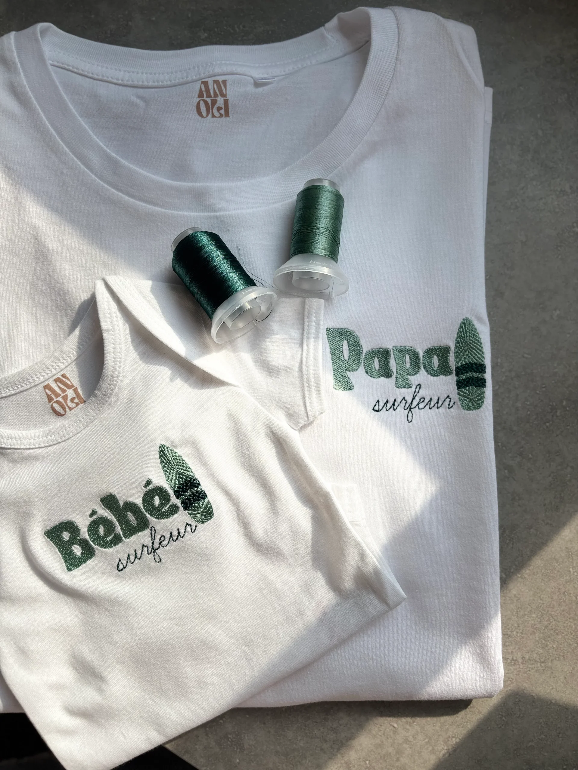 Duo broderies papa & bébé surfeur