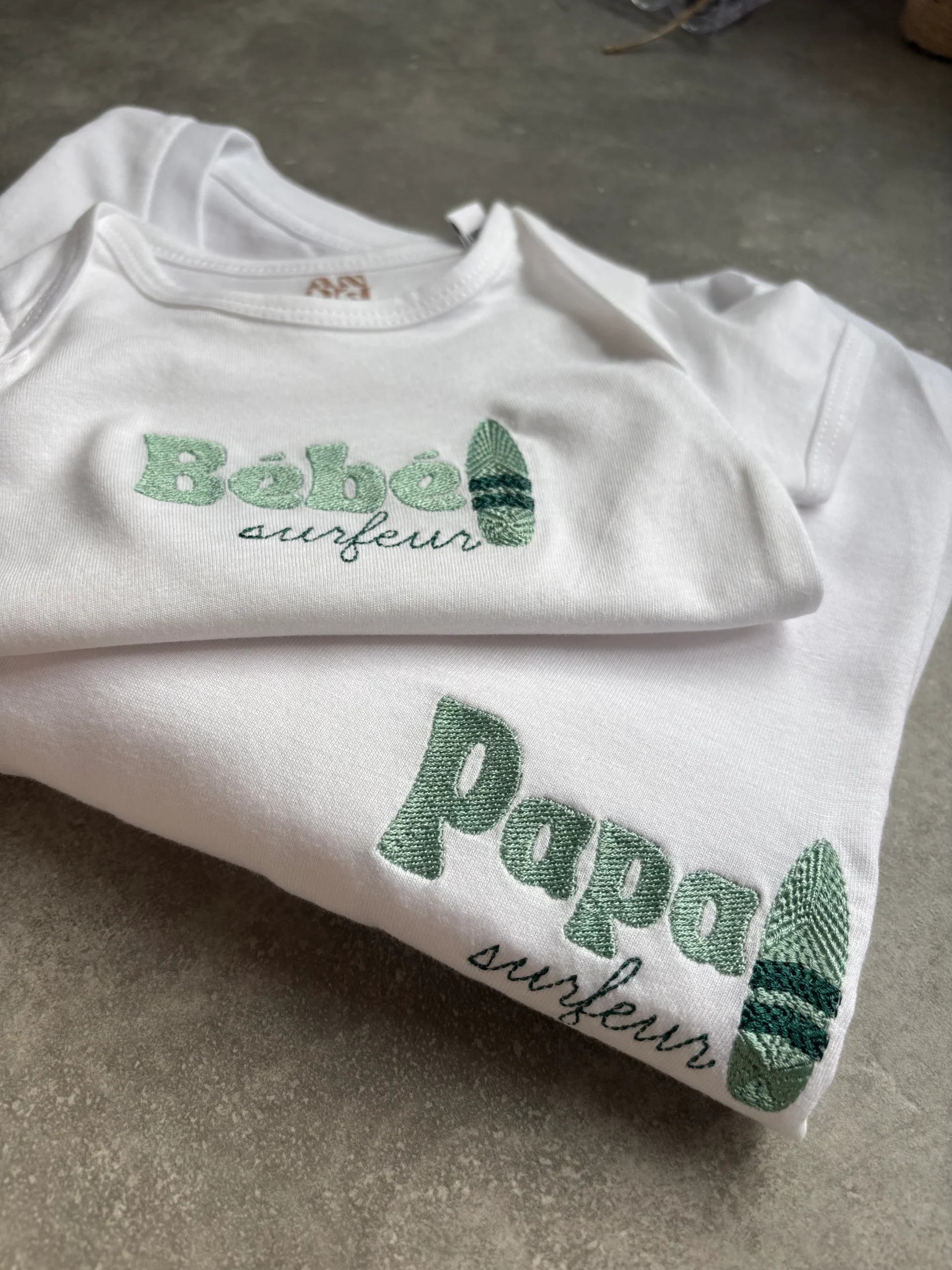 Duo broderies papa & bébé surfeur – Image 3