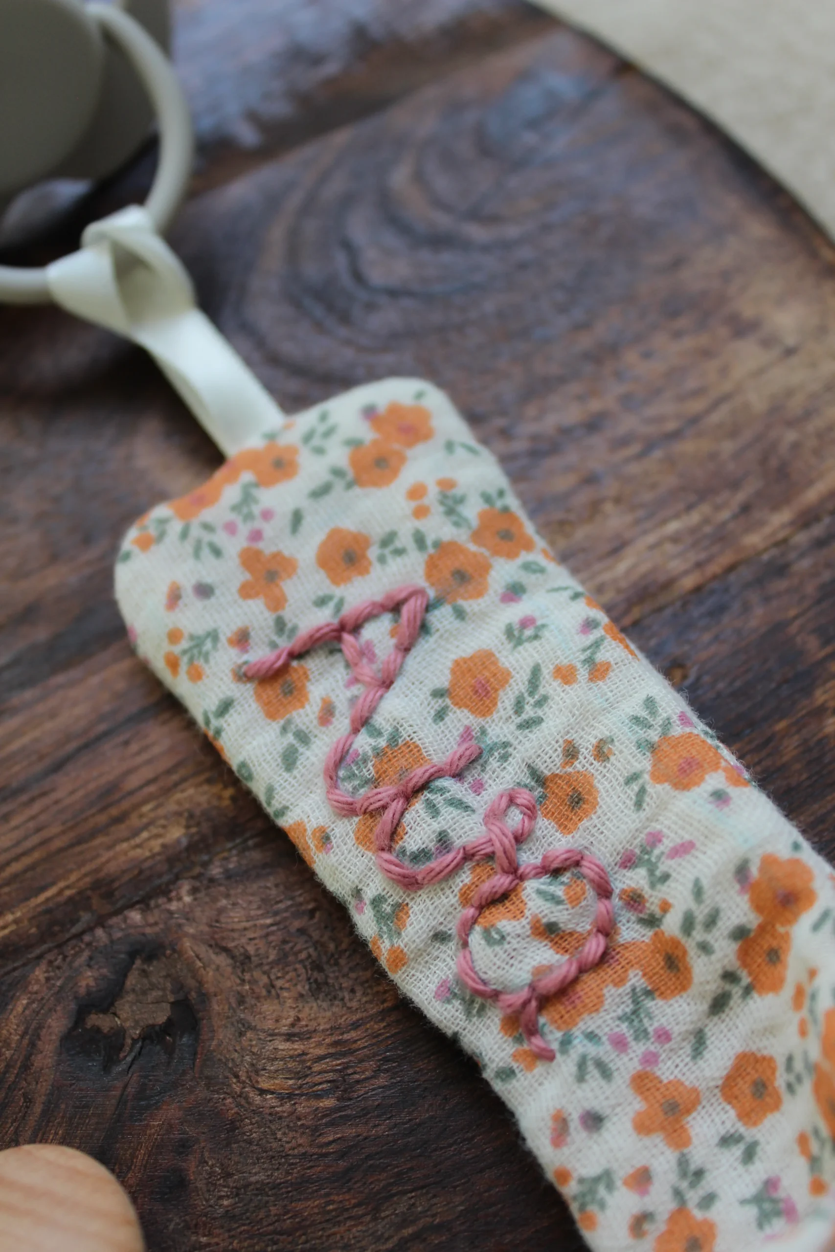 Attache tétine brodée – Image 8