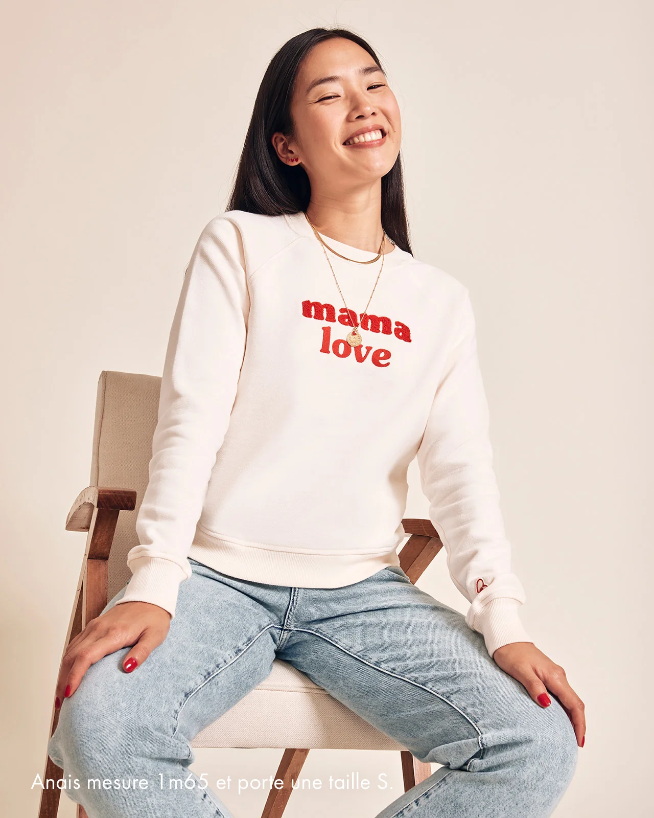 Le sweat brodé Mama love en coton bio - crème et rouge – Image 7