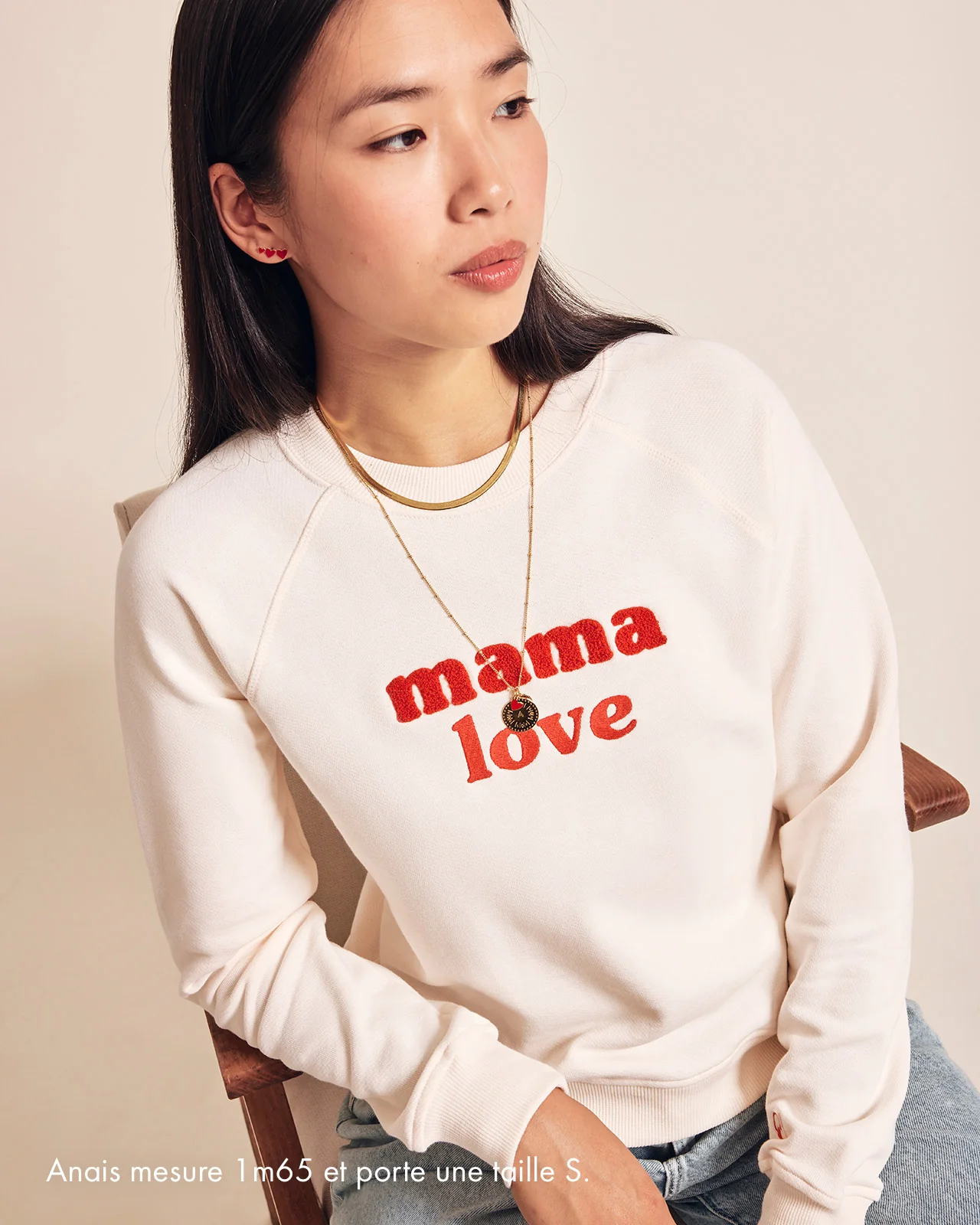 Le sweat brodé Mama love en coton bio - crème et rouge – Image 5