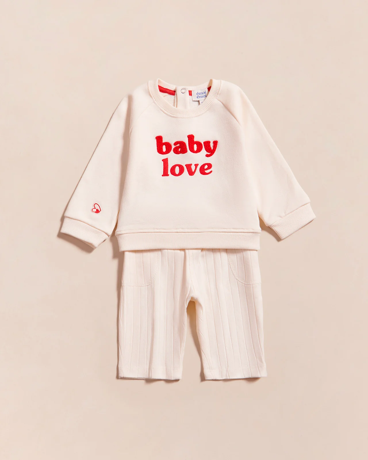 Le sweat brodé Baby love en coton bio - crème – Image 2