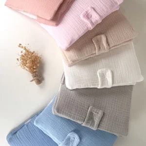 🧵 Protège carnet de santé personnalisé - brodé au prénom de bébé - Gaz de coton | 7 coloris