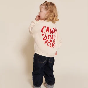 Le sweat enfant L'amour est déclaré en coton bio - crème / rouge
