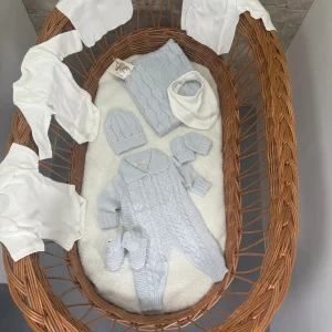 [Gamme Premium] Ensemble naissance garçon 10 pièces – Coton bio tricot bleu (0-3 mois)