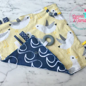 Doudou étiquettes MOUETTES, goéland, mini doudou, doudou sensorielle, bille de dentition, accessoire pour bébé, cadeau de shower