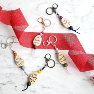 Porte-clés personnalisée, peint à la main, cette maman appartient à, cadeau maman, fête des mères