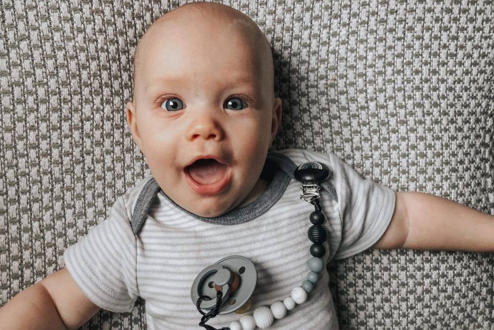 Attache-suce ARC-EN-CIEL, attache peint à la main, modèle SOFIA, cadeau de shower – Image 3