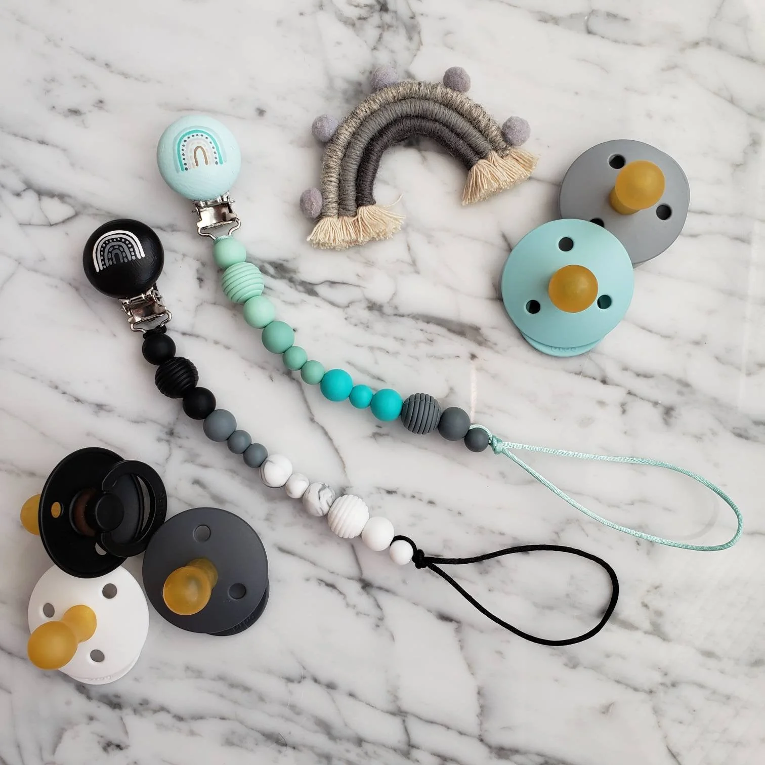 Attache-suce ARC-EN-CIEL, attache peint à la main, modèle SOFIA, cadeau de shower – Image 8