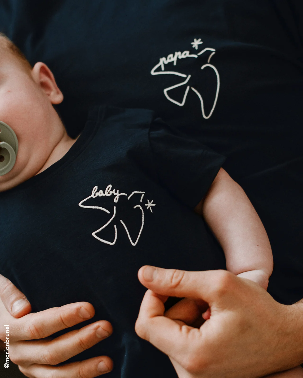Le duo de t-shirts Papa bird / Baby bird - charbon – Image 2