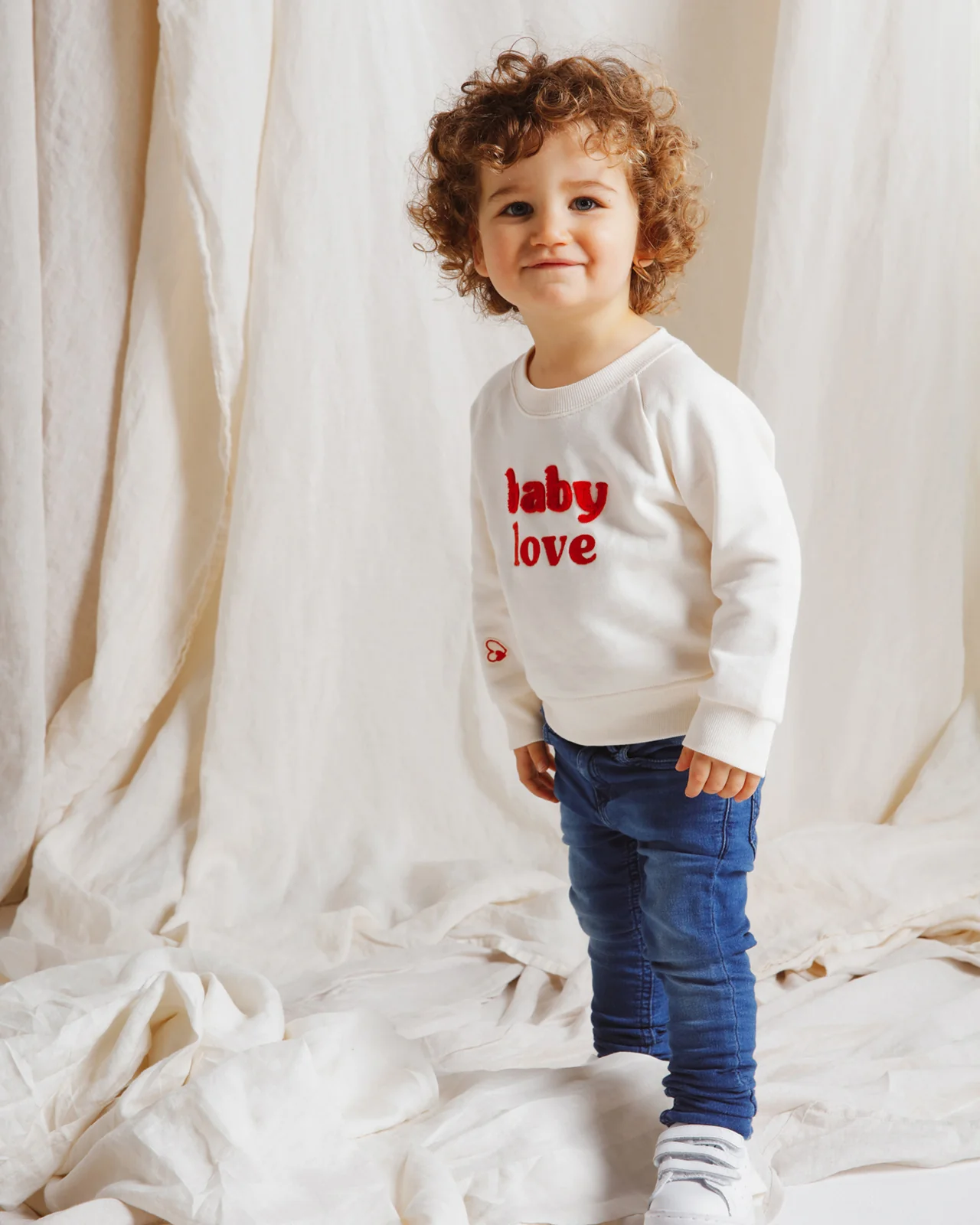Le sweat brodé Baby love en coton bio - crème – Image 5