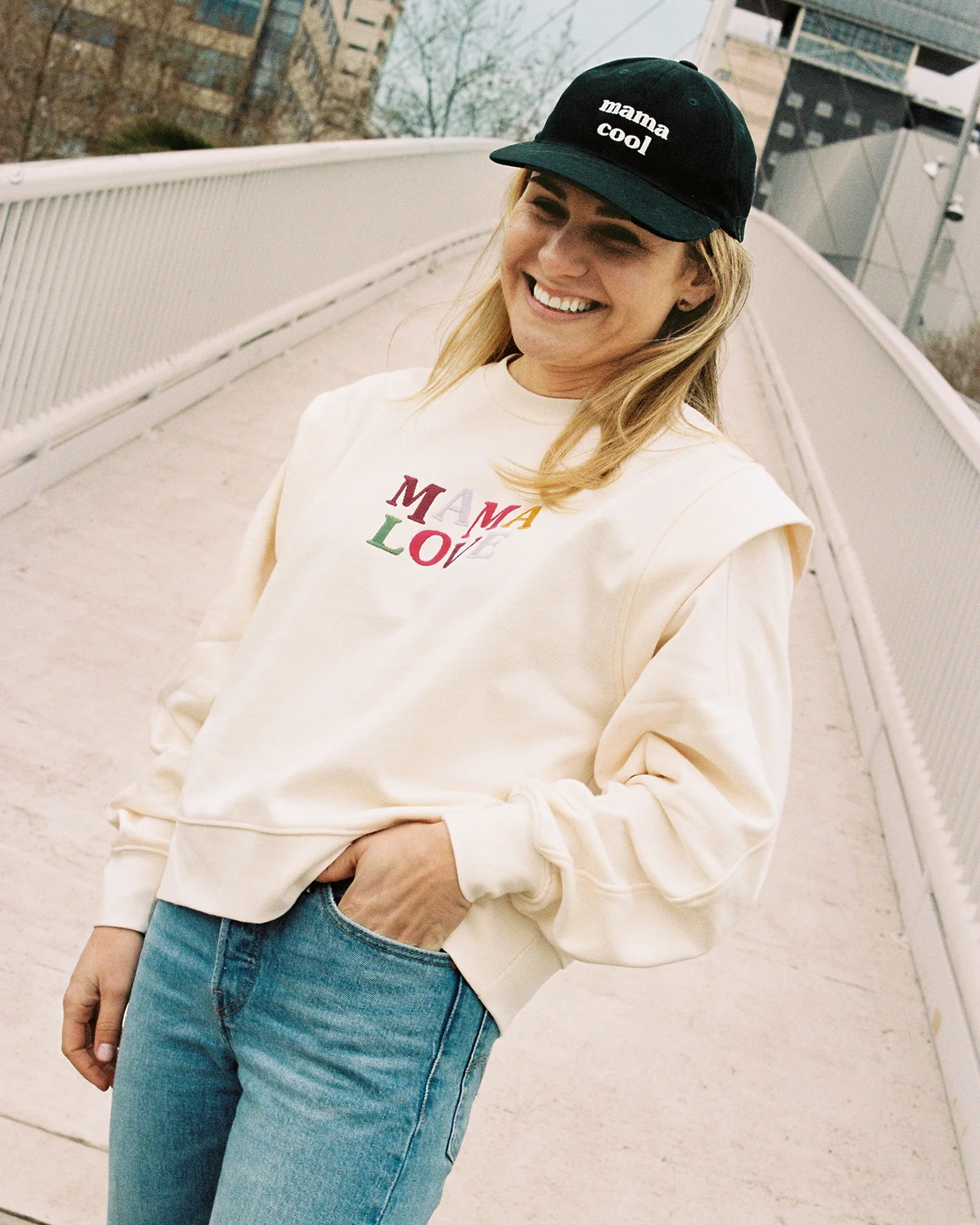 Le sweat Club Mama love en coton bio - crème – Image 2