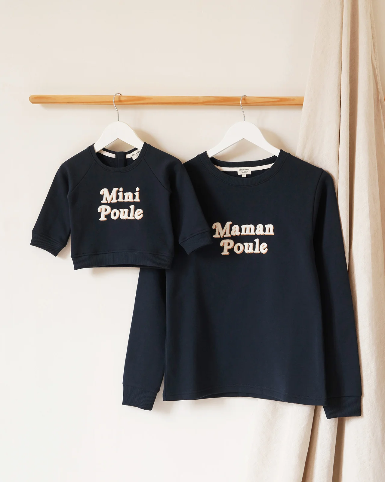 Le sweat Maman poule en coton bio - charbon – Image 3
