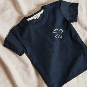 Le t-shirt brodé Sister bird en coton bio - charbon