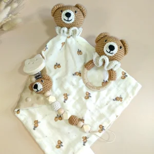 Ensemble 3 pièces ourson, doudou, hochet et attache tétine