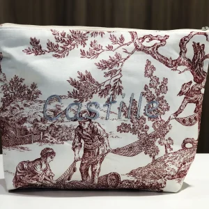 Trousse de toilette personnalisée Toile de jouy bordeaux